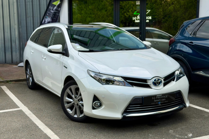TOYOTA AURIS